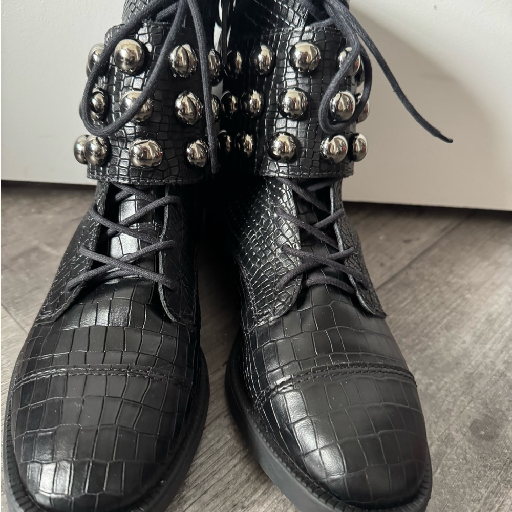 SCHUTZ Black leather Textured Footwear